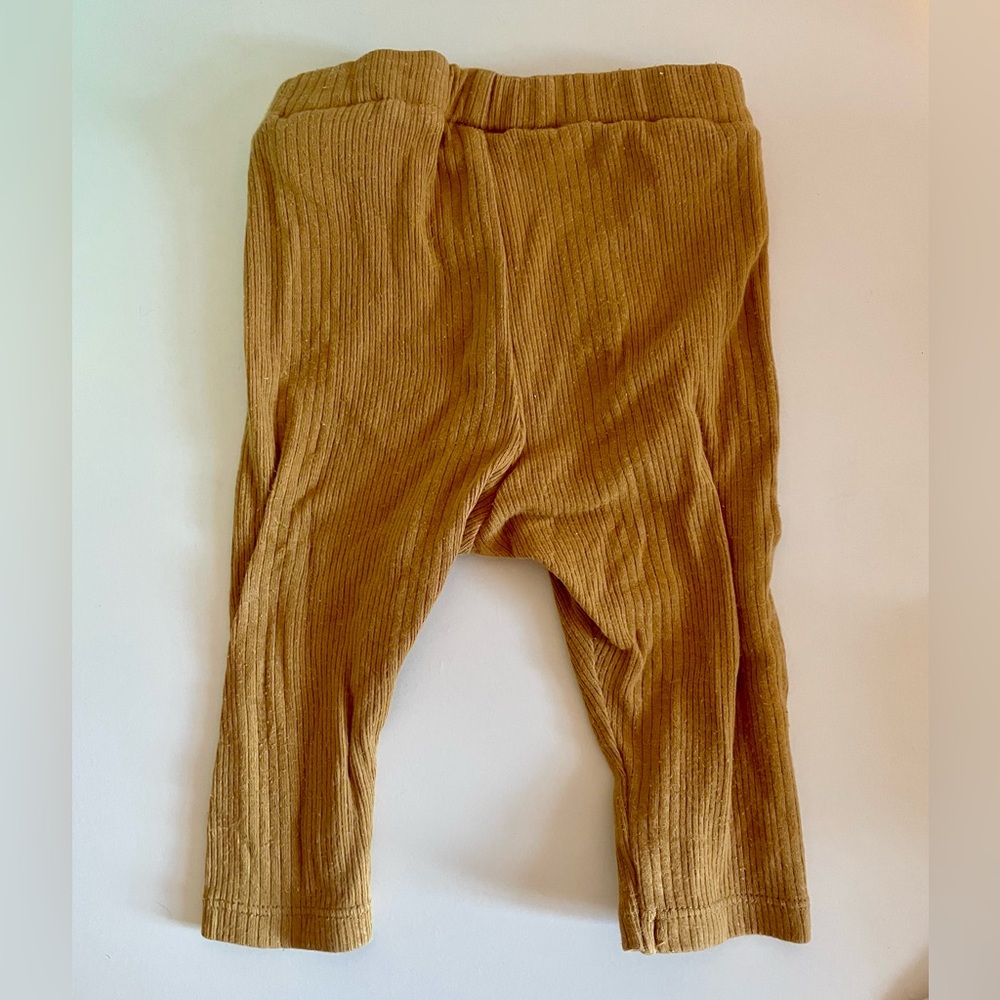 👶🏾H&M | Neutral Ribbed Leggings - Picture 3 of 6
